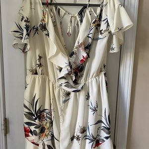 FASHION TO FIGURE Plus Size 2 Floral Romper Cold Shoulder Sleeve with Ruffles